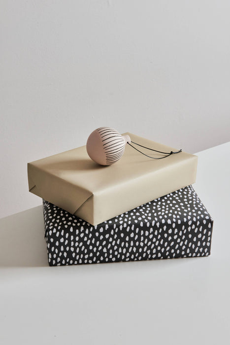 WHITE DASH GIFT WRAP