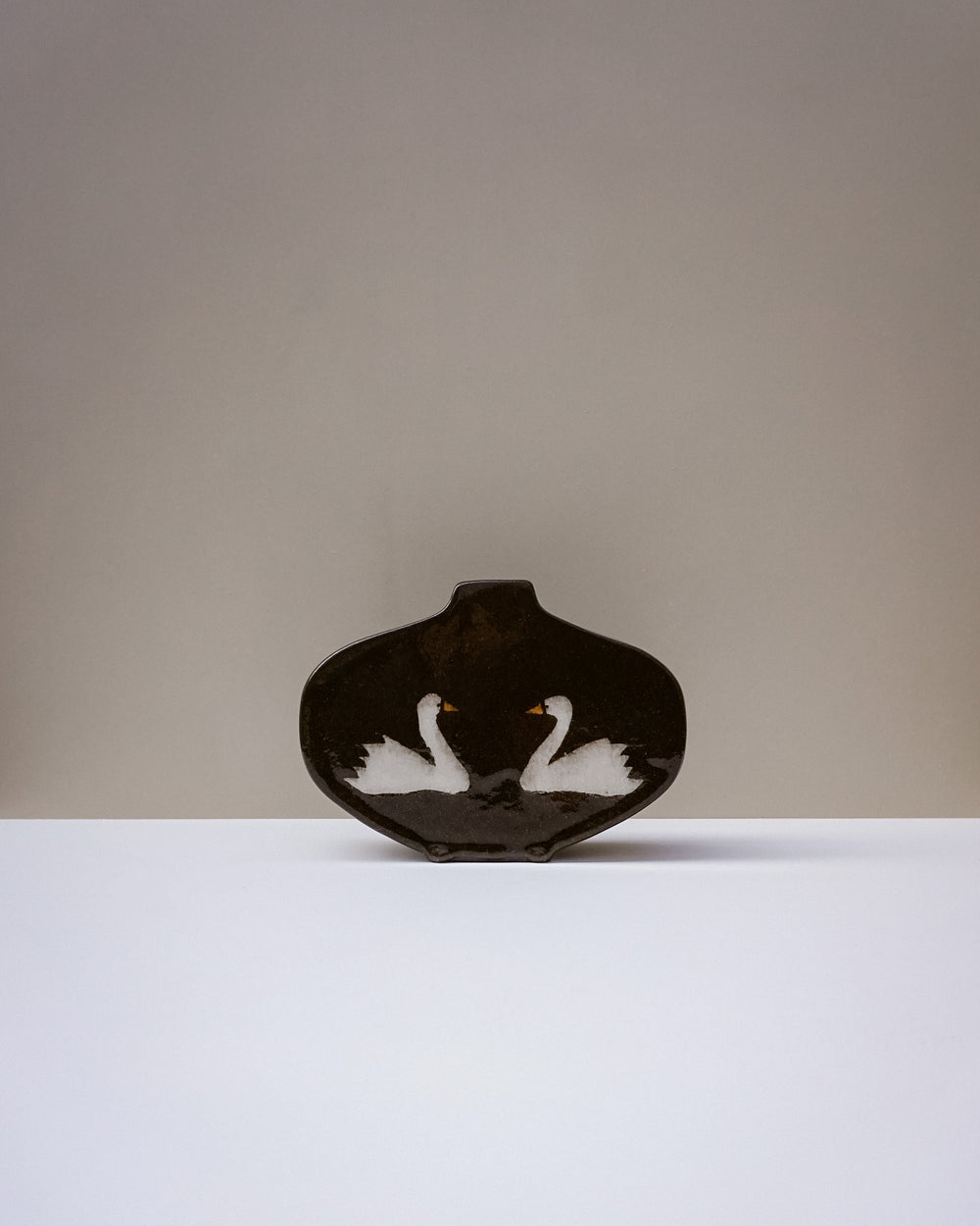 Medium Swan Vase | Fern Taylor