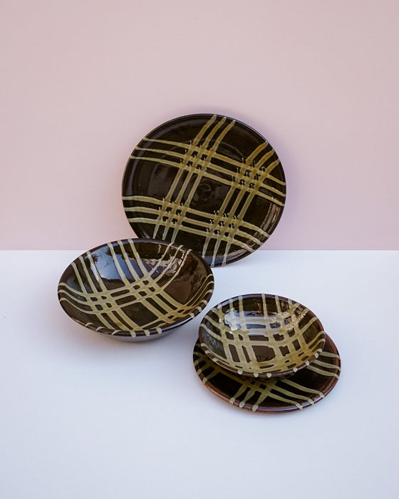 Nicotine crosshatch dinner service by Lily Pearmain - green glaze slip decoration - stoneware - Fodder