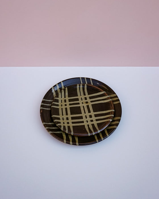 Plates | Nicotine crosshatch dinner service by Lily Pearmain - green glaze slip decoration - stoneware - Fodder