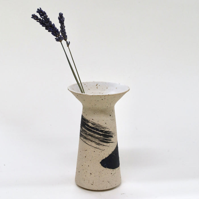 Ceramic vase with black accent and lavender on a white background | Janne Meijer | Shop Fodder